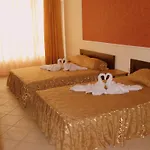 Ryor - Breakfast And Free Parking Hotel 3*