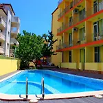 Ryor - Breakfast And Free Parking Hotel 3*