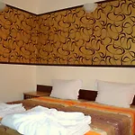 Ryor - Breakfast And Free Parking Hotel