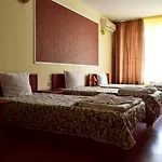 Ryor - Breakfast And Free Parking Hotel