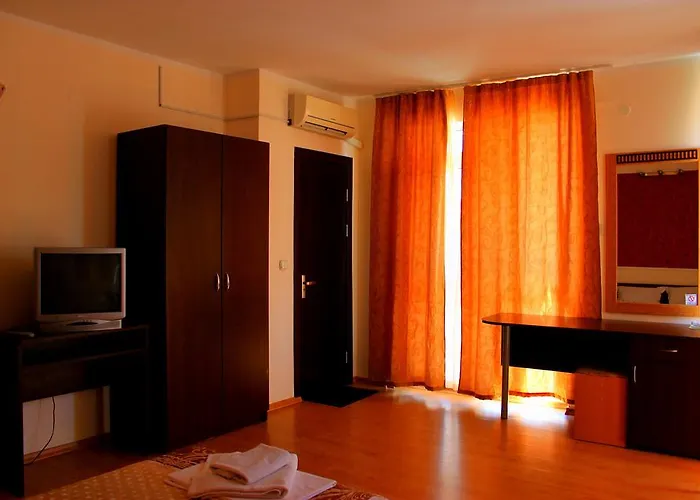 Ryor - Breakfast And Free Parking 3*