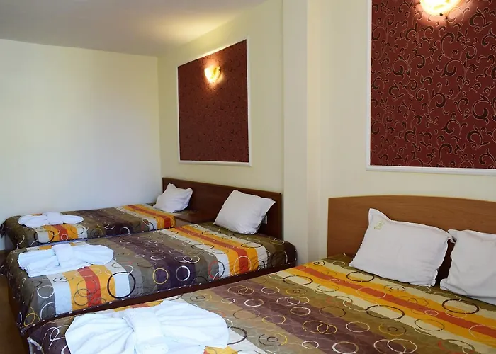 Отель Ryor - Breakfast And Free Parking 3*