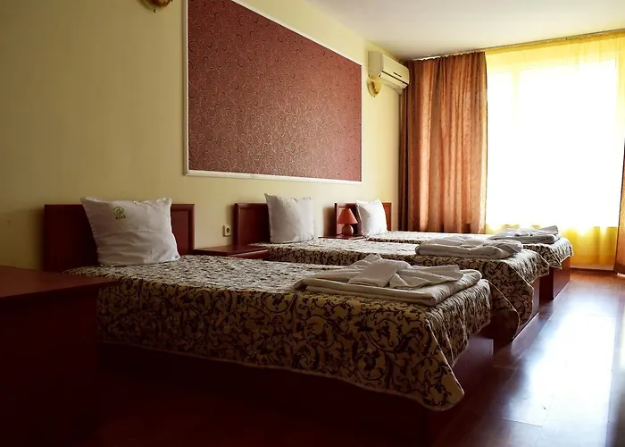 Ryor - Breakfast And Free Parking Отель