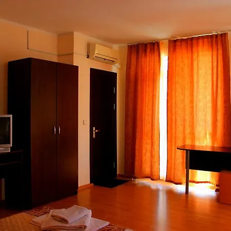 Ryor Hotel - Breakfast&Free Parking 3*