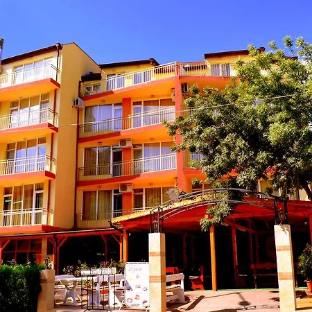 Ryor - Breakfast And Free Parking Hotel 3*