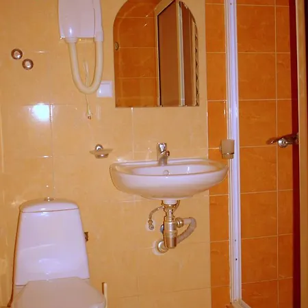 Hotel Ryor - Restaurant & Free Parking 3*
