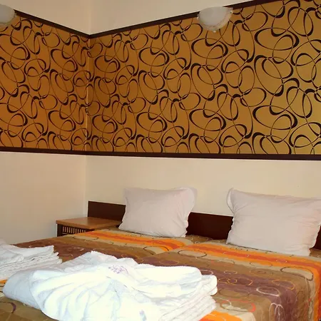 Ryor - Restaurant & Free Parking Хотел