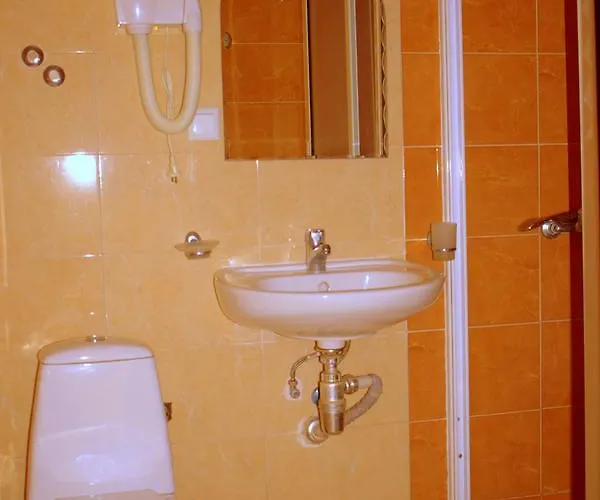 Hotell Ryor - Breakfast And Free Parking 3*