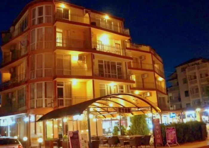 Ryor - Breakfast And Free Parking 3*