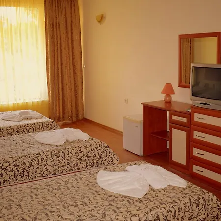 Ryor - Breakfast And Free Parking Hotel 3*