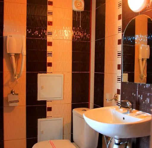 Ryor - Breakfast And Free Parking Hotel 3*